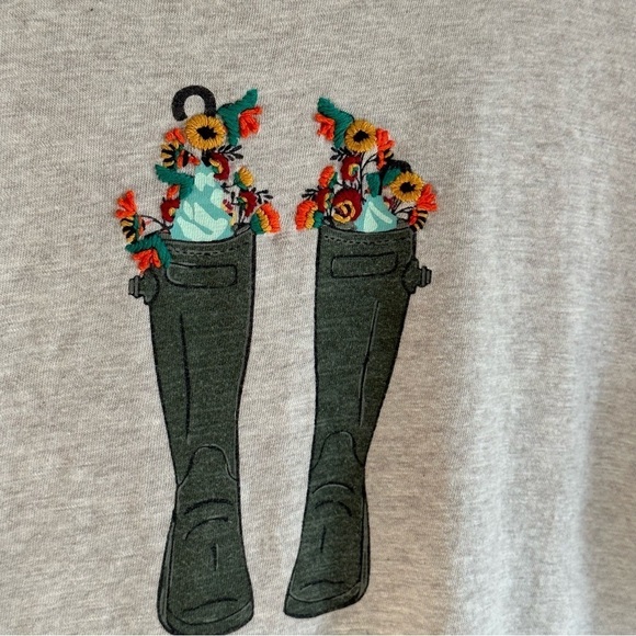 TALBOTS sunflower boots‎ embroidered tee shirt women’s size medium petites - Picture 4 of 4